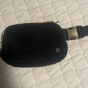 Lululemon Everywhere Fleece Belt Bag in Black